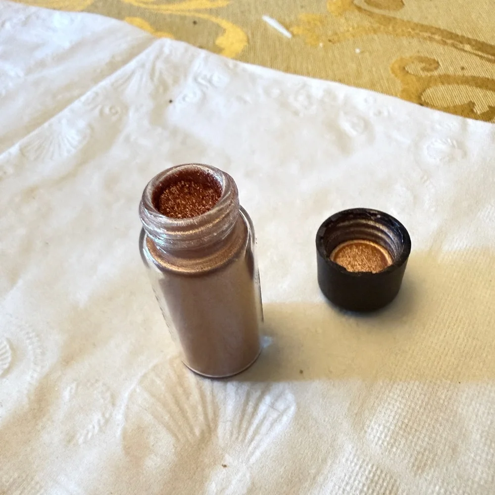 MAC Cosmetics Pigment in Gift of Glam